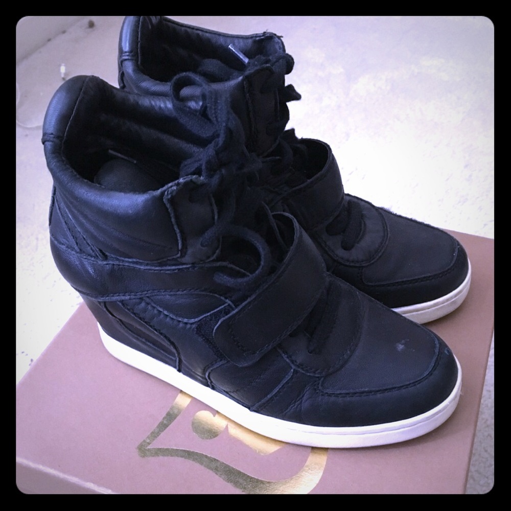 Ash sneakers stylish lightly worn